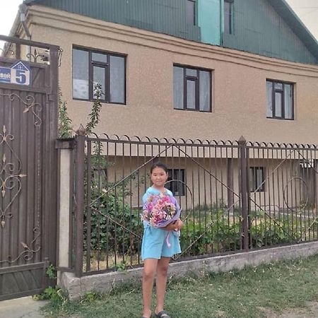 Welcome Guest House Tokmok Buitenkant foto